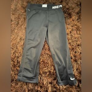 black NikePro leggingss